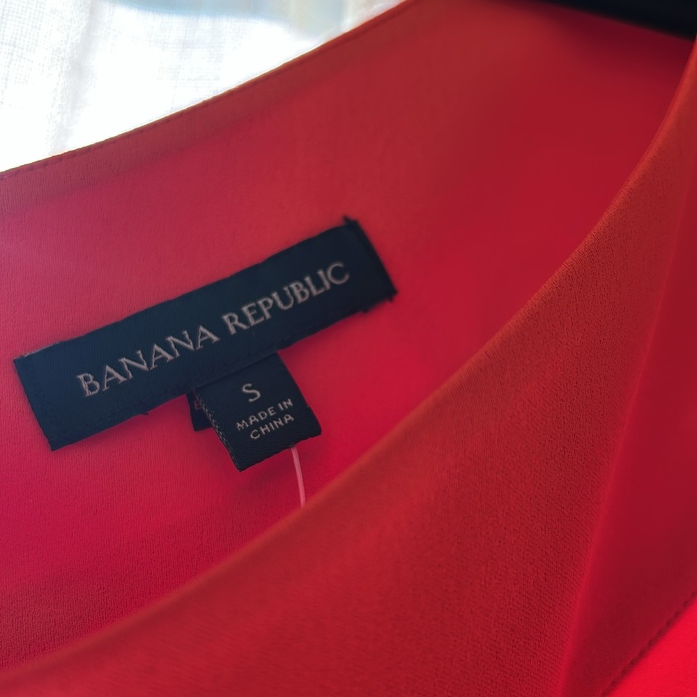 Banana Republic Silky Red Top | Size Small - Picture 3 of 3